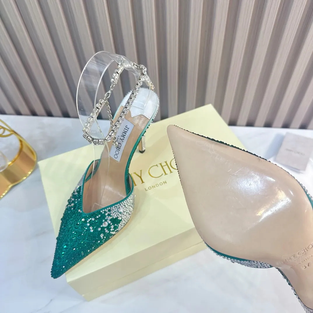 👟👟Ex-factory price 720👟👟 JIMMY CHOO (Jimmy CHOO) 💝💝💝 is a very comprehensive and noble fashion lifestyle brand. It has a series of women's high-heeled, medium-heeled, flat-heeled sandals with the same strap from major fashion bloggers and celebrities in Hong Kong and the United States.  The Australian pointed toe, round toe and square toe series are simply beautiful. Fall in love with elegance and playful sense of the future. Just by looking at them, you want to own them immediately, but you can really think about a pair of exquisite high heels~~~~~~~~~~~~~~~~~ 💝This series is specially designed for extraordinary and indifferent ladies, thus creating a unique overall effect, Jimmy Choo Design products that inspire women to move forward and show their charm💝💝💝 1⃣️Material: Imported silk hot diamond 2⃣️Inner: Imported Italian lambskin, super soft and delicate 3⃣️Outsole: Imported Italian original original color genuine leather outsole Heel height 10.cm (8.5/6.5cm can be made) 4⃣️Code number: 35-39 (34.40.41.42 customized)